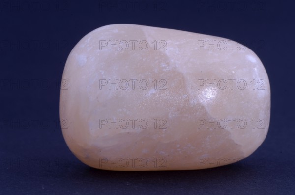 Orange Calcite, healing stone, semiprecious stones, semi-precious stones, indoor, studio,