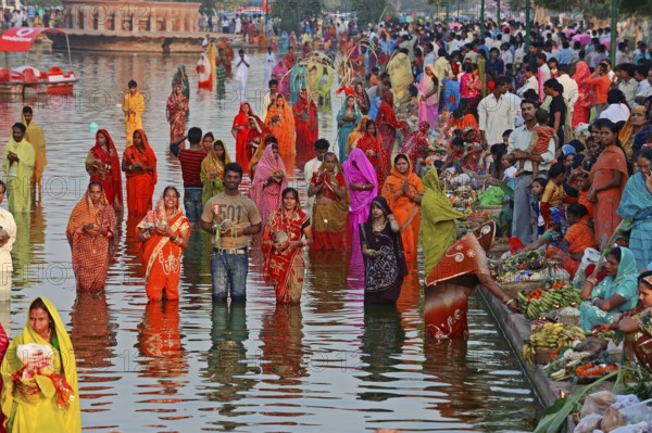 Hindus during the Hindu Chhath festival, New Delhi, New Dehli, New Delhi, Chhath festival, Hindu