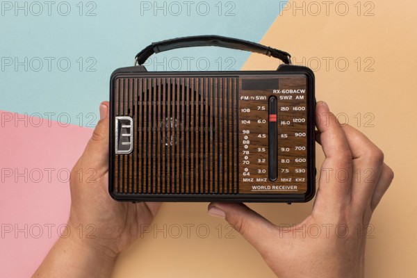 Small retro broadcast radio receiver