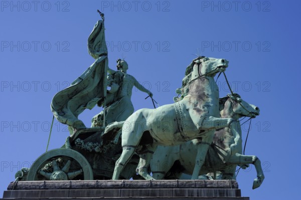 Quadriga on Arc de Triomphe in the Jubilee Park, Parc du Cinquantenaire, Brussels, Belgium, Europe