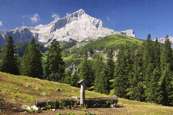 Fountain, view of Alpspitze, Garmisch-Partenkirchen, Bavaria, Germany, Europe