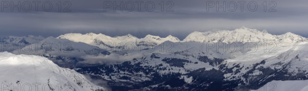 Mountain panorama in winter, in front Davos-Klosters ski area with Gotschna, behind it the entire