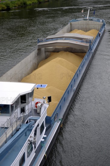 Cochem, Moselle, Rhineland-Palatinate, cargo ship on the Moselle