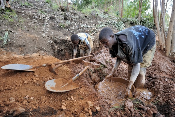 Miners in tantalite columbite mine, open pit, Muhanga Coltan Mines, Muhanga Mines, Rwanda, Africa
