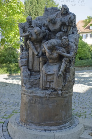 Sculpture around the Weibertreu legend, Weibertreu castle ruins, Weinsberg, Weinsberg valley,