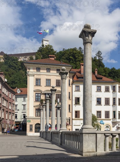 A picture of the Cobblers Bridge overlooked by the Ljubljana Castle