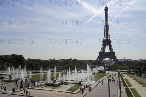 Jardin de la Tour Eiffel, Eiffel Tower, Paris, France, Europe