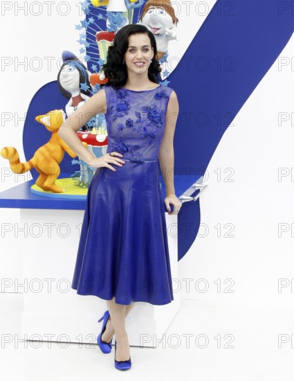 Katy Perry at the Los Angeles premiere of Smurfs held at the Regency Village Theater in Westwood on
