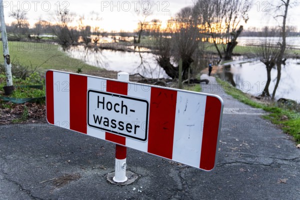 Flood warning sign on the Rhine near Düsseldorf, Germany, Europe