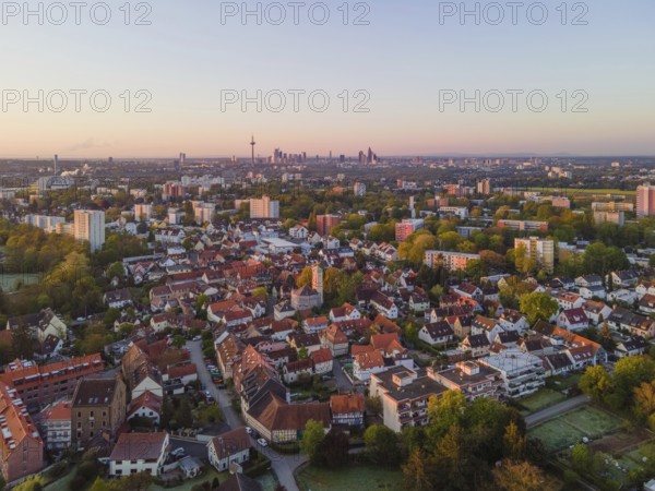 The morning light of the newly risen sun falls sideways onto the old town centre of the Frankfurt