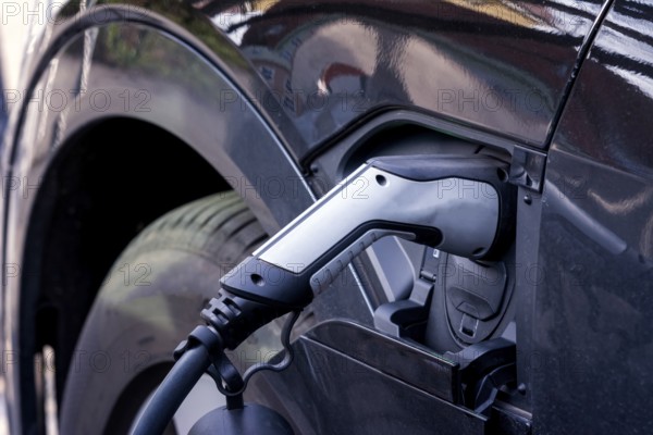 Recharging of an an electric car with a plug and cable