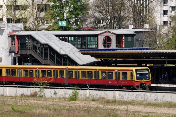 Halensee station, Wilmersdorf, Berlin, S-Bahn, Germany, Europe