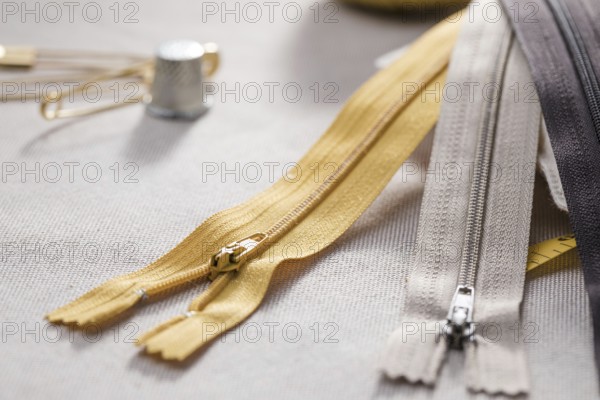 High angle zippers with thimble