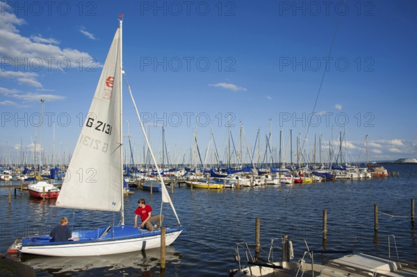 Boats at jetty, Mardorf, Neustadt am Rübenberge, Steinhuder Meer, Lower Saxony, Germany, Europe
