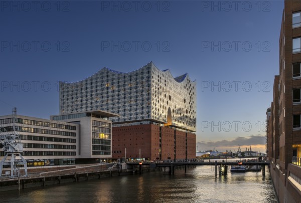 View from the bridge at Kaiser Kai in Sandtorhafen harbour to the Elbe Philharmonic Hall concert