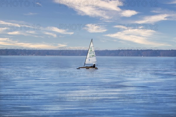 Ice sailing on the Steinhuder Meer, Steinhude, Lower Saxony, Germany, Europe