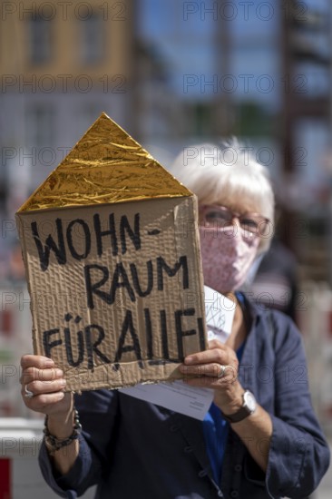 Germany, Berlin, 04. 08. 2020, Protest against the purchase of houses by the investment company