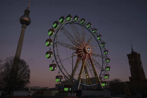 Germany, Berlin, 16. 12. 2021, Ferris wheel from the Christmas market at Alex Alexanderplatz, TV