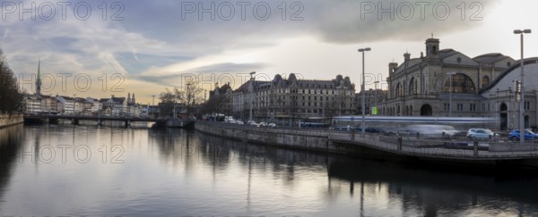 Evening panorama from the Walche Bridge to the main railway station and railway bridge, behind the