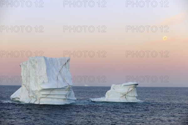 Icebergs, Davis Strait, off Baffin Island, Nunavut, Canada, Strait, Baffi, Baffin Island, Iceland,