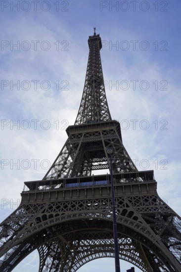 Jardin de la Tour Eiffel, Eiffel Tower, Paris, France, Europe