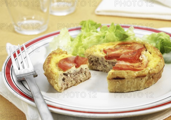 Tuna quiche with tomato plate