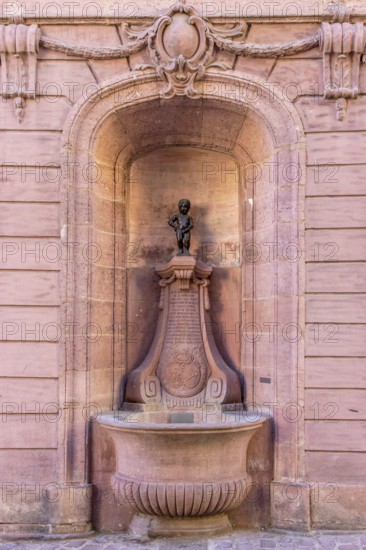 Statue, fountain Manneken-Pis de Colmar, Little Man Pee offered by the city of Brussels to Colmar