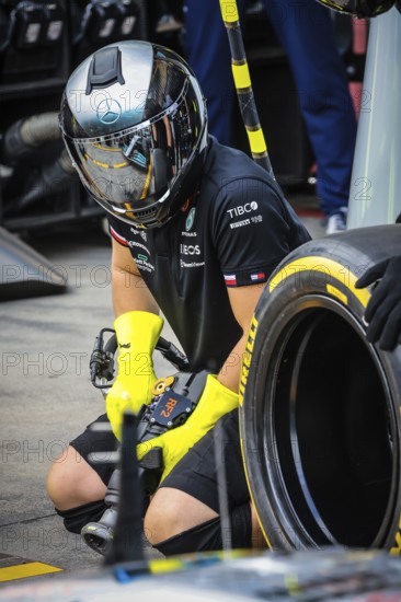 MELBOURNE, AUSTRALIA, APRIL 9: Mercedes F1 team mechanics practising pit stops at the 2022
