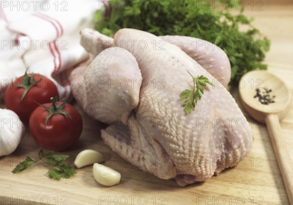 CHICKEN READY TO COOK WITH TOMATO, GARLIC AND PARSLEY