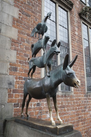 Statue of the Bremen Town Musicians in the Old Town, Hanseatic City, Bremen, Germany, Europe