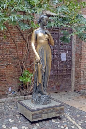 Statue of Juliet, Verona, Veneto, Regione del Veneto, Casa di Giulietta, Italy, Europe