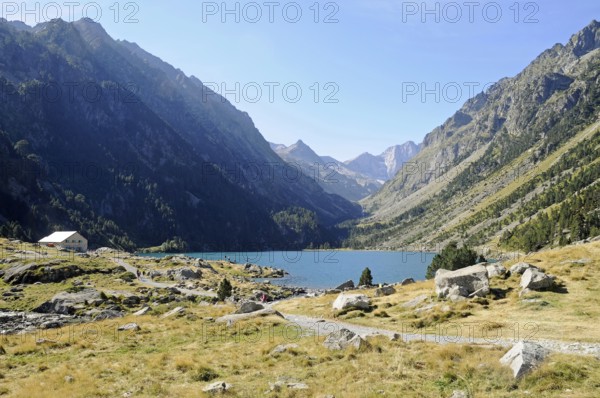 Lac de Gaube, mountain lake, Cauterets, Midi Pyrenees, Pyrenees, Hautes-Pyrenees department,