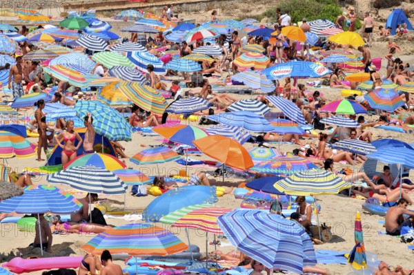 Son Moll beach, Ratjada, mass tourism, parasol, parasols, Cala Rajada, Majorca, Spain, Europe
