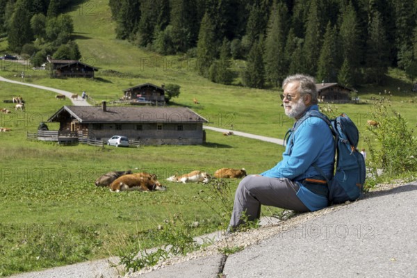 Hiker, senior, 64, resting in front of the Valepper Almen, Spitzingsee, Mangfall Mountains, Upper