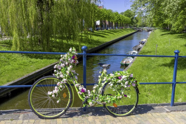 Decorated bicycle in Friedrichstadt Grachten, Friedrichstadt, North Frisia, Schleswig-Holstein,
