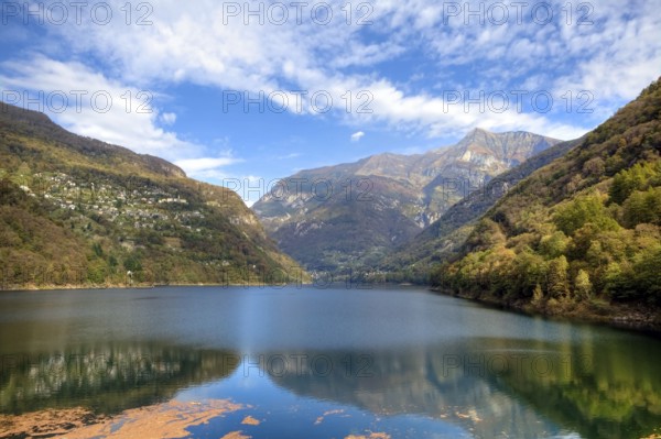 Reservoir, Lago di Vorgorno, Verzasca Valley, Vorgorno, Ticino, Switzerland, Europe