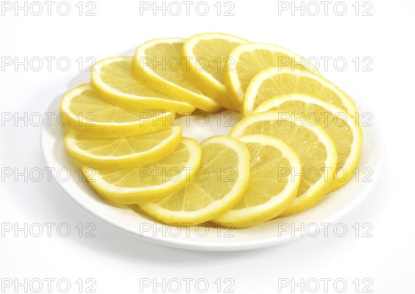 Um, lemon (Citrus limon), lemon tree lozenge family, YELLOW LEMON Citrus lemon ON A PLATE