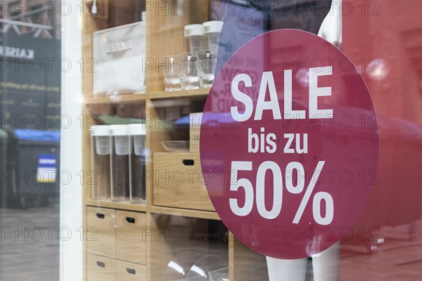 Symbolic image, close-up, shop window with sale lettering for the summer sale in a clothing shop in