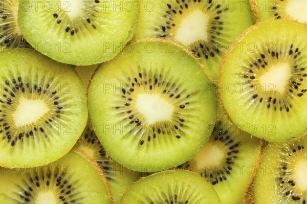 Close up kiwi slices