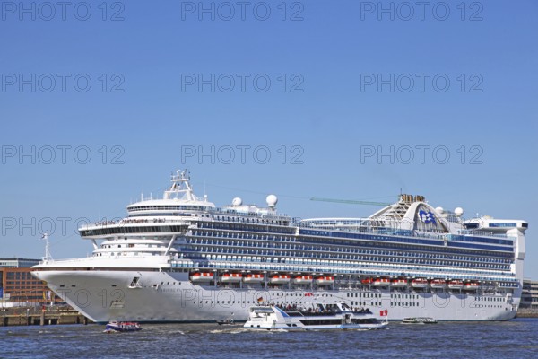 Caribbean Princess at the Entry Parade of the 827th Hamburg Port Birthday 2016, Impressions of the