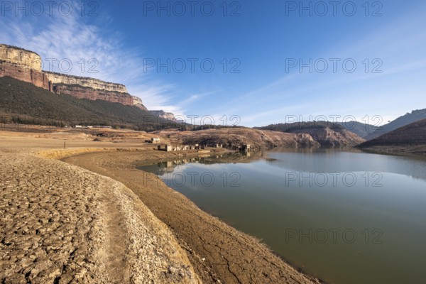 Landscape of ecological tragedy in the Panta de Sau reservoir with four percent of water capacity