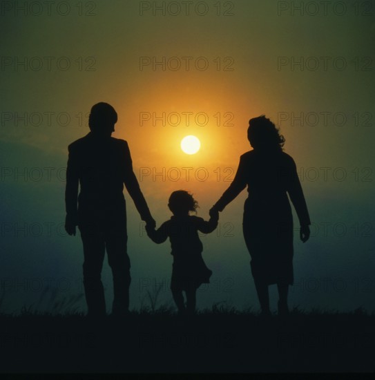 Family with child in the sundown, shade, back light, child with both parents, Family with child in