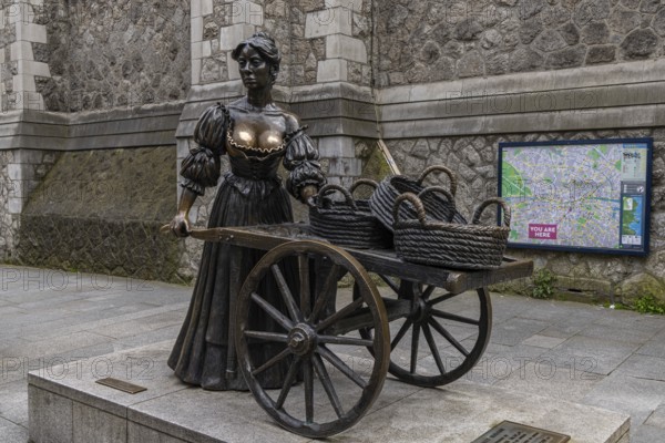Monument to Molly Malone, Dublin, Ireland, Europe