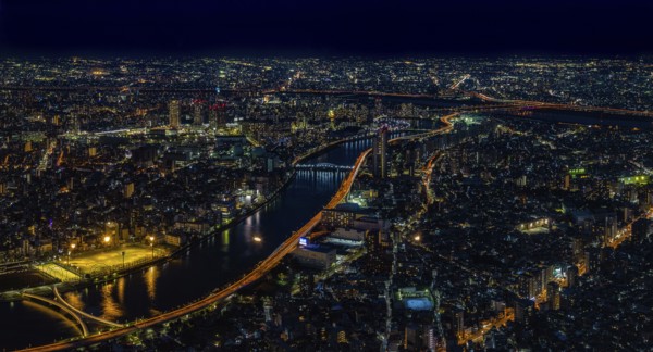 A panorama picture of the Tokyo cityscape as seen from above, at night