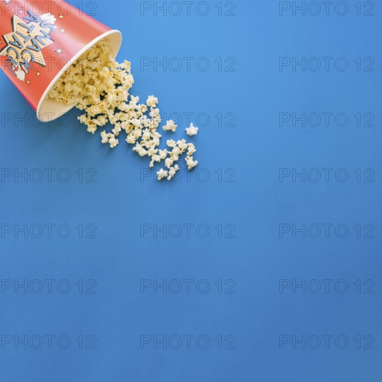 Popcorn blue background with space right