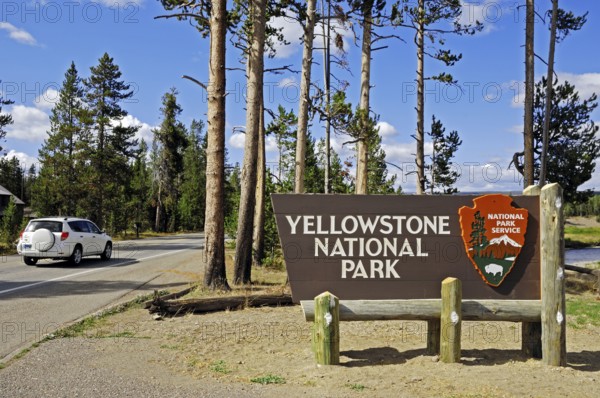 Sign 'Yellowstone National Park', Wyoming, USA, North America