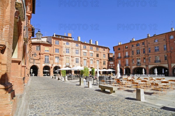 Place Nationale, Montauban, Department of Tarn-et-Garonne, Midi-Pyrenees, France, Europe