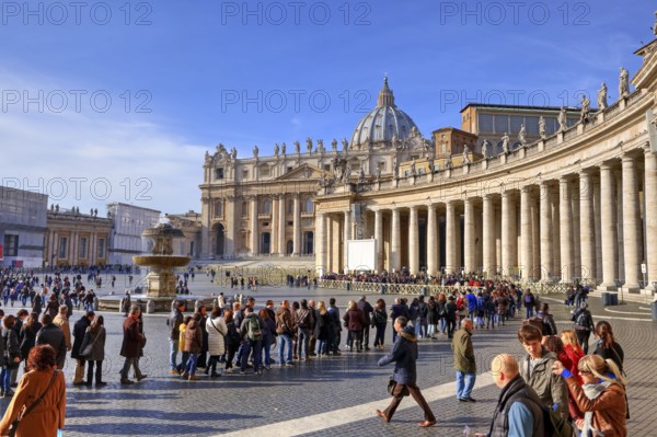 Tourists in line, St. Peter's Basilica, St. Peter's Square, Vatican, Rome, Lazio, San Pietro