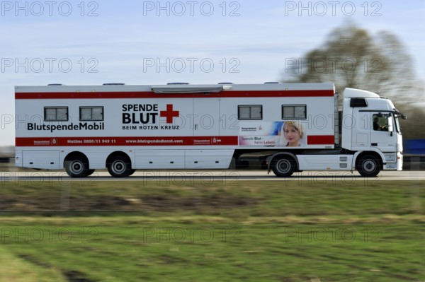Truck, lorry, articulated lorry, Blutspende Mobil, donate blood, blood donation service, German Red