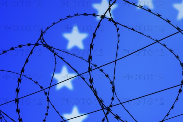 Symbolic image, migration, defence against refugees wanting to enter the EU, barbed wire overarches